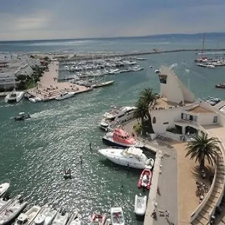 Avec Terrasse, Piscine Et Parking - Port Camargue - Fr-1-731-91 Apartamento *