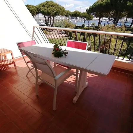 Avec Terrasse, Piscine Et Parking - Port Camargue - Fr-1-731-91 *