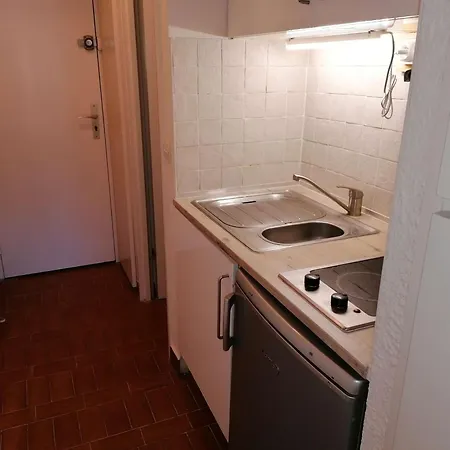 Avec Terrasse, Piscine Et Parking - Port Camargue - Fr-1-731-91 Apartment