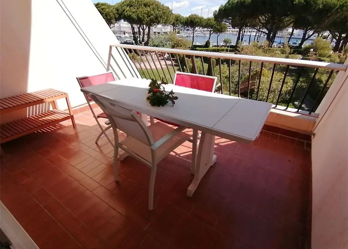 Avec Terrasse, Piscine Et Parking - Port Camargue - Fr-1-731-91 *